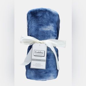 Cuddley Fleece Decorative Throw Blanket 10080036531
